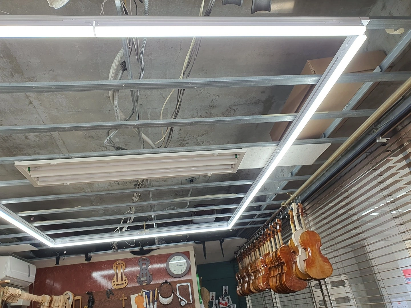 상업시설 LED 레일전등설비, LED 전등교체, 펜던트 LED전등설치. | 서울특별시 관악구 봉천동 | 주택수리종합 | 당근 비즈 소식