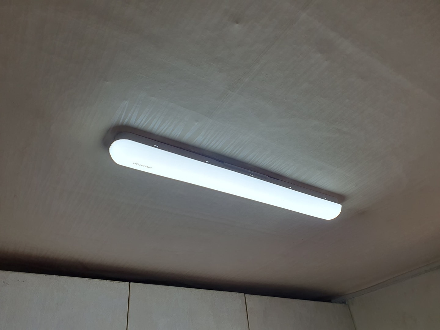 상업시설 LED 레일전등설비, LED 전등교체, 펜던트 LED전등설치. | 서울특별시 관악구 봉천동 | 주택수리종합 | 당근 비즈 소식