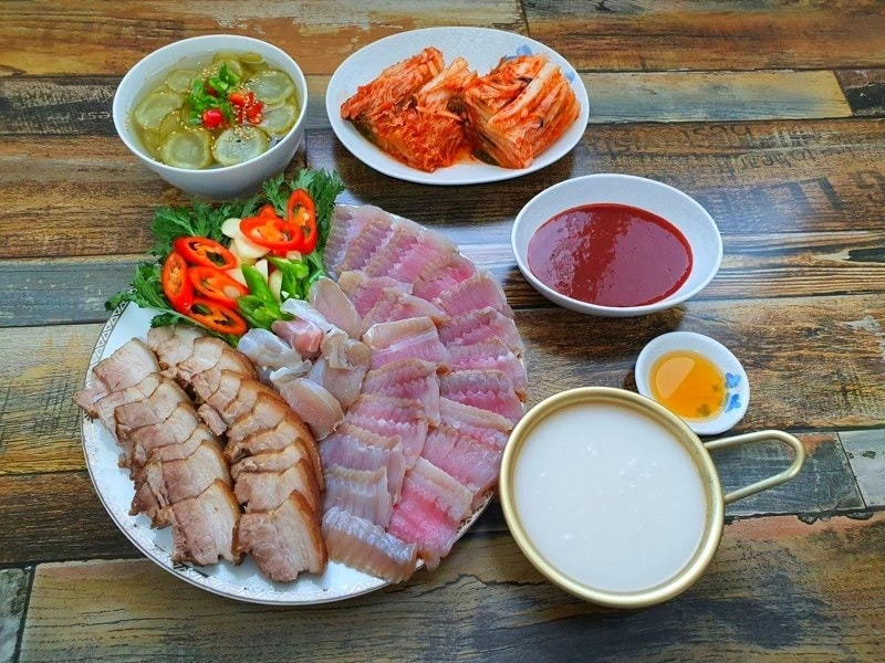 전용준의 홍어삼합&굴보쌈 - 경기도 안산시 상록구 사동 | 비즈프로필