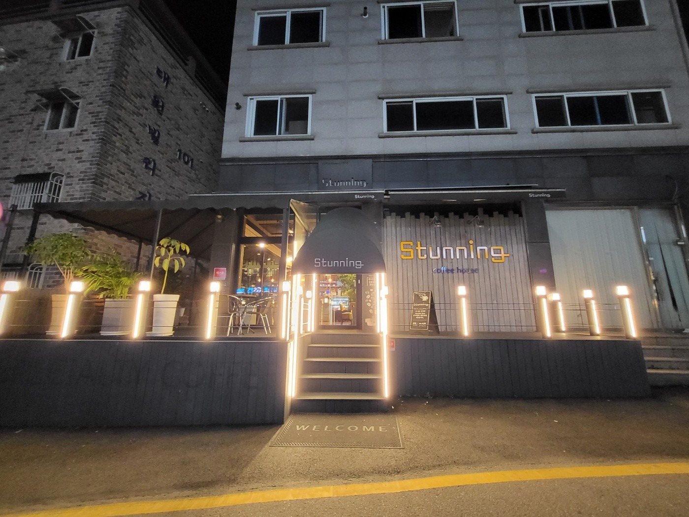 [거래완료]버스정류장 앞 카페