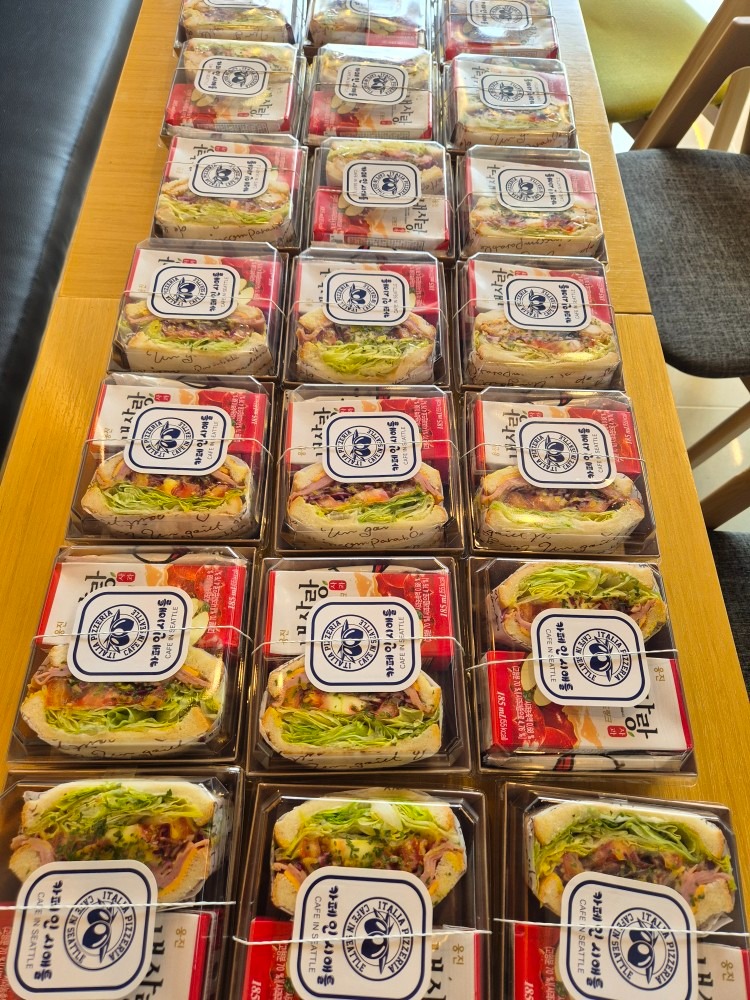 오늘도 아침 일찍 단체배송 해드렸어요^^
