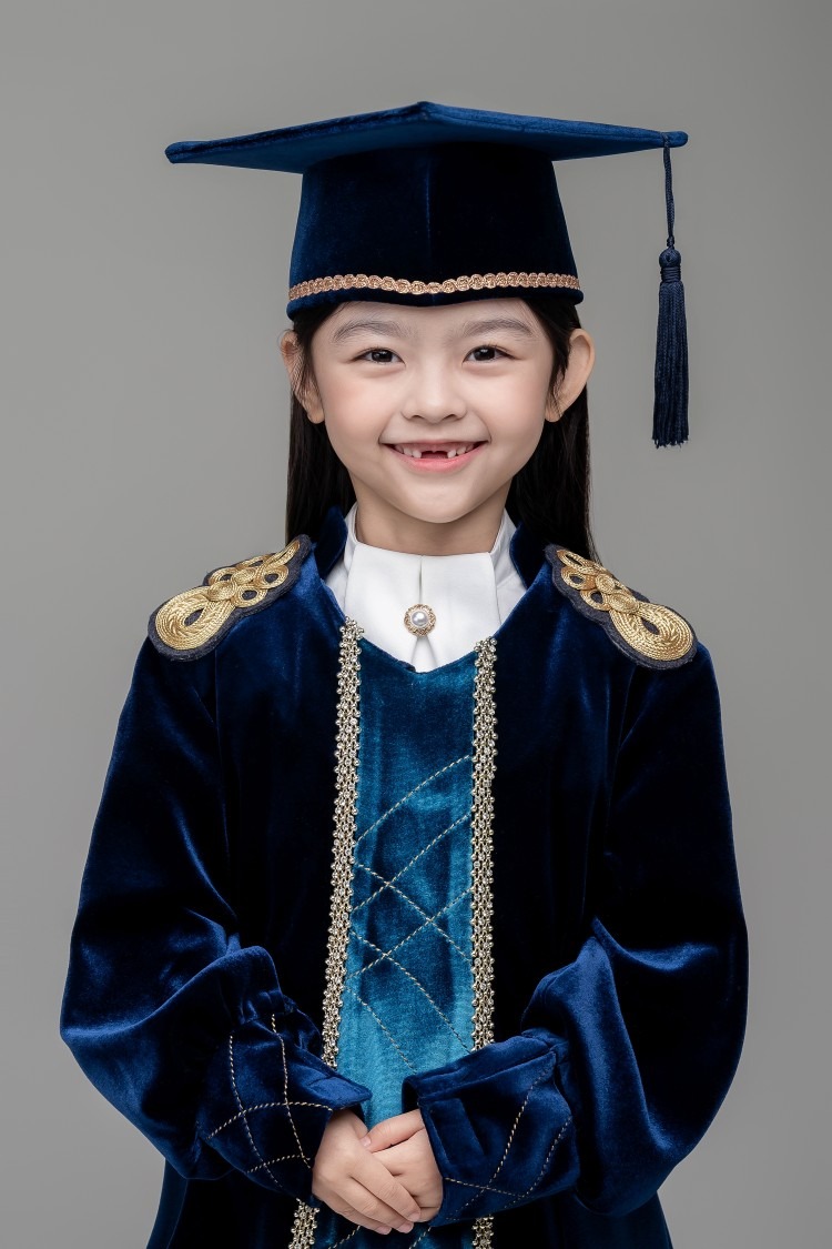 이렇게나 예쁜 유치원 졸업사진이라뇨🎓❤️