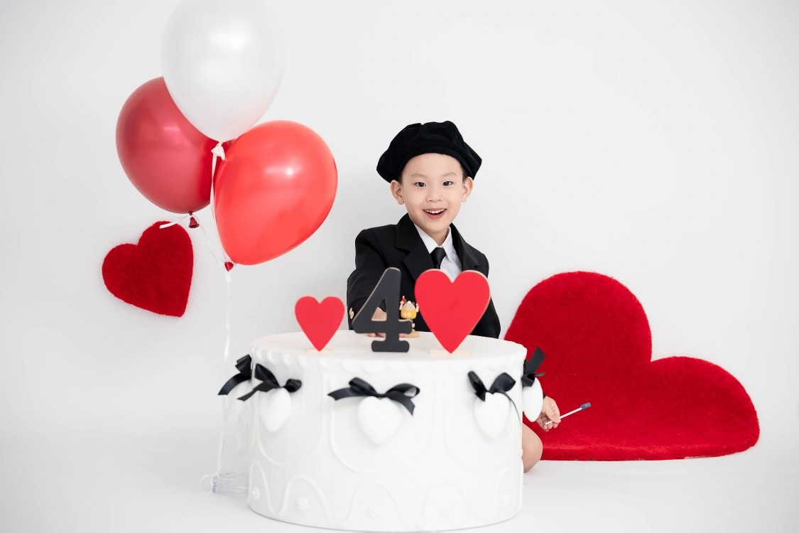 유니크한 생일파티 컨셉 넘 예쁘죠❤️🖤