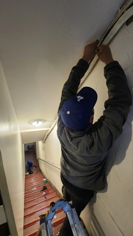 부산 중구 중앙동 13평 중고 벽걸이 에어컨 설치 현장