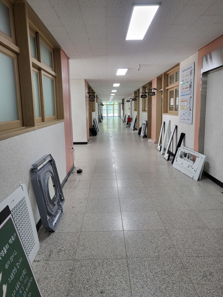 어제와오늘은 초등학교 에어컨청소 다녀왔네요^^