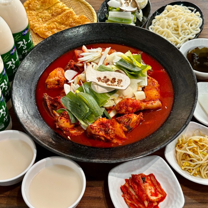유담솥뚜껑 닭볶음탕 전문점