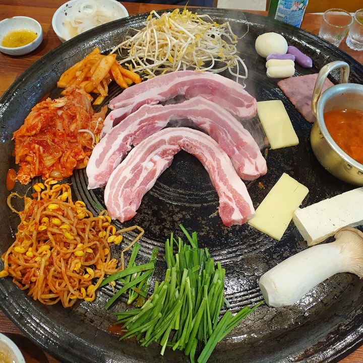 솥뚜껑삼겹살