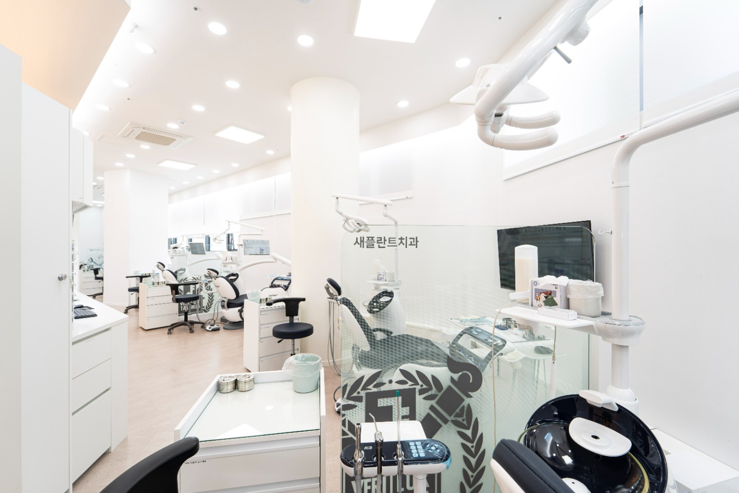 새플란트치과 picture 2