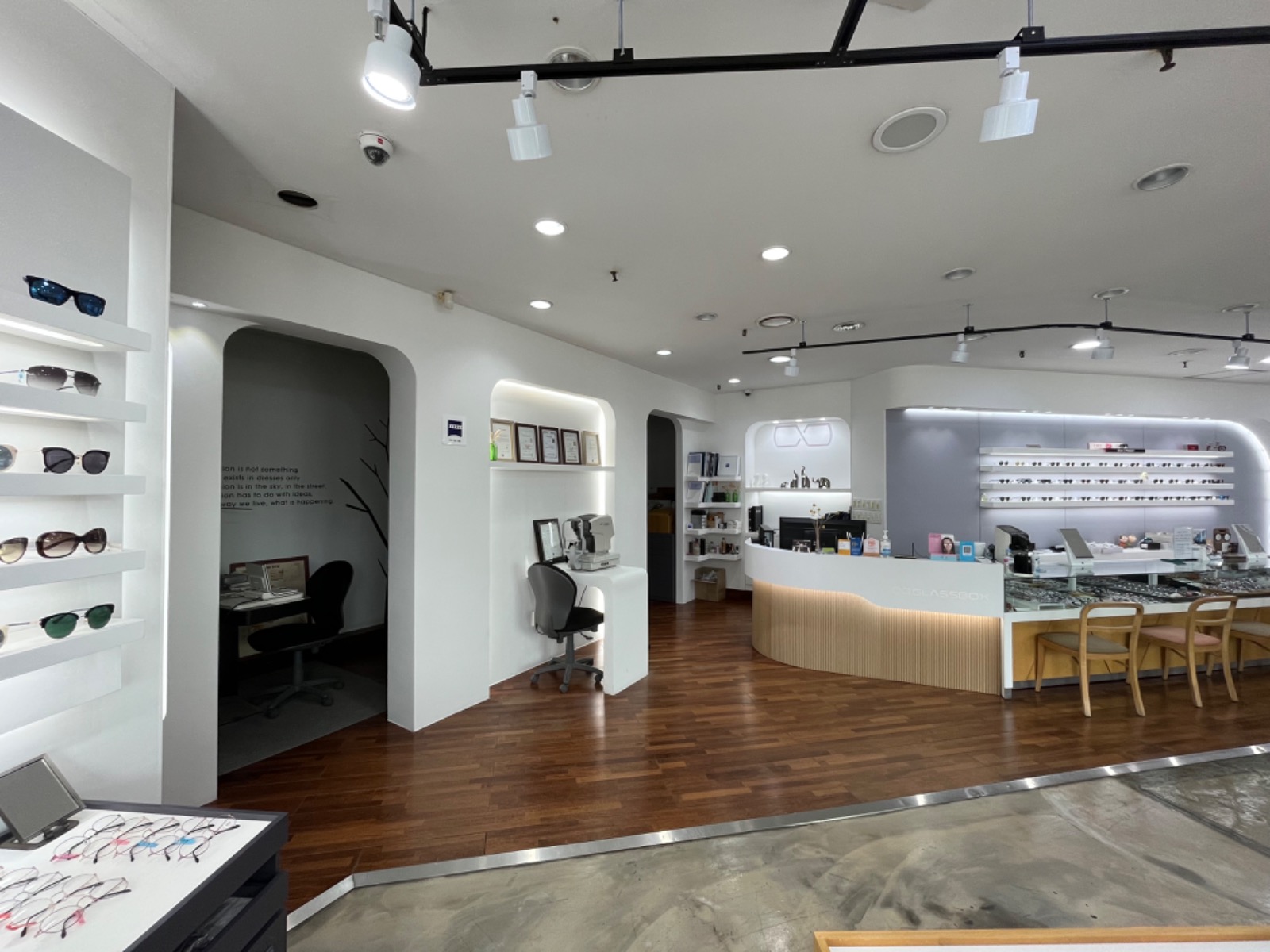 글라스박스 렌즈미 작전점 picture 2