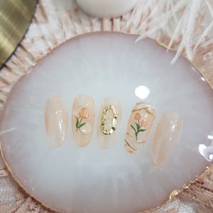 동틀 네일