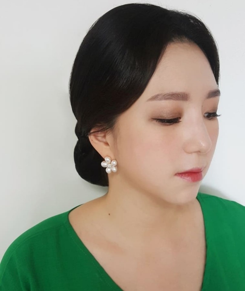 Make-up artist