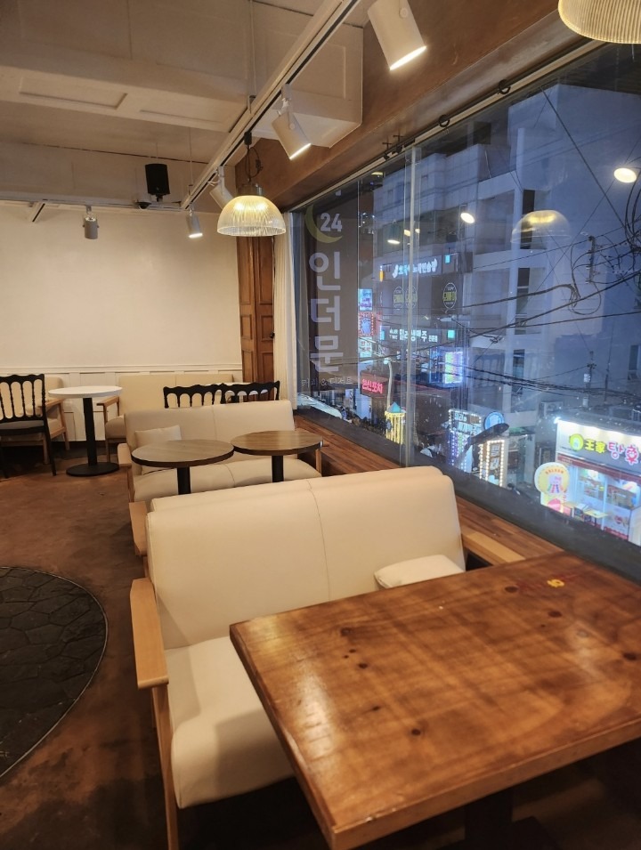카페인더문 동래점 picture 0