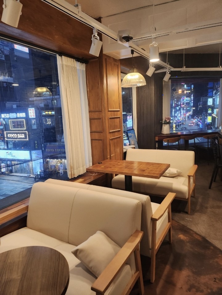 카페인더문 동래점 picture 8