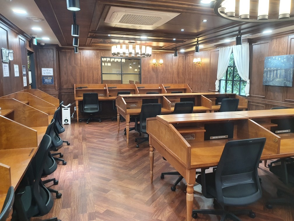 초심스터디카페 경희대점 picture 2