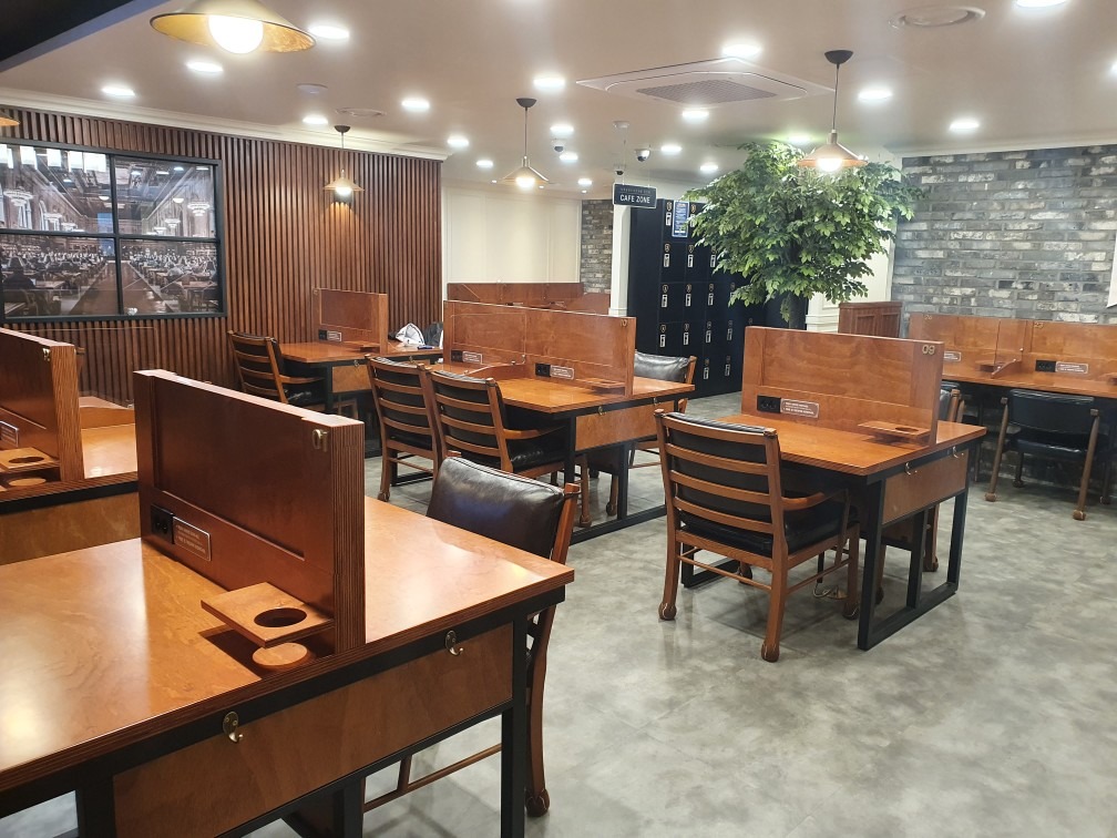 초심스터디카페 경희대점 picture 4