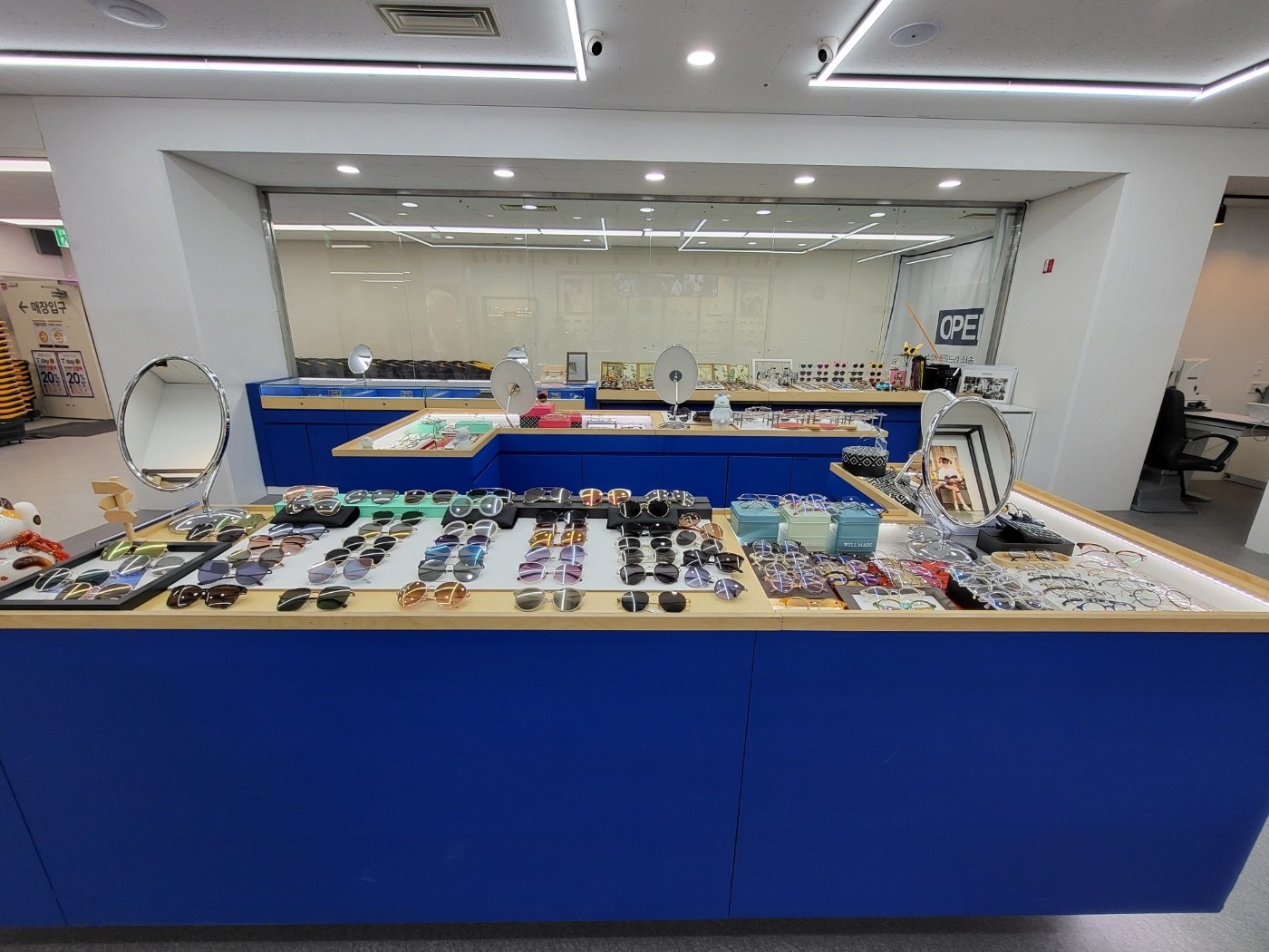 안경맨 렌즈걸 수색점 picture 1