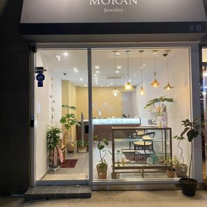 MORAN_jewelry