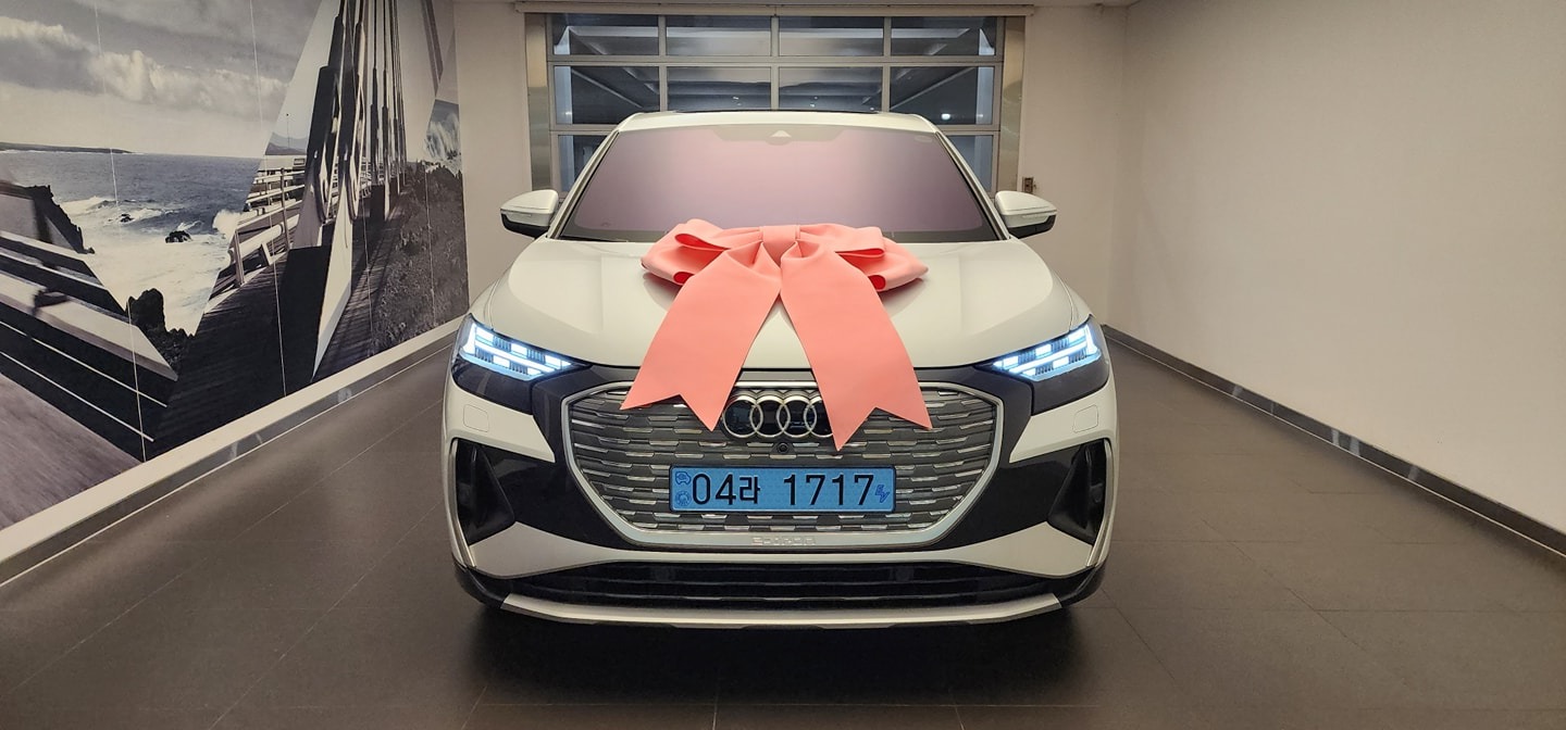 Q4 e-tron BEV(82kWh) 스포트백 RWD 40 프리미엄(357km) 매물 썸네일