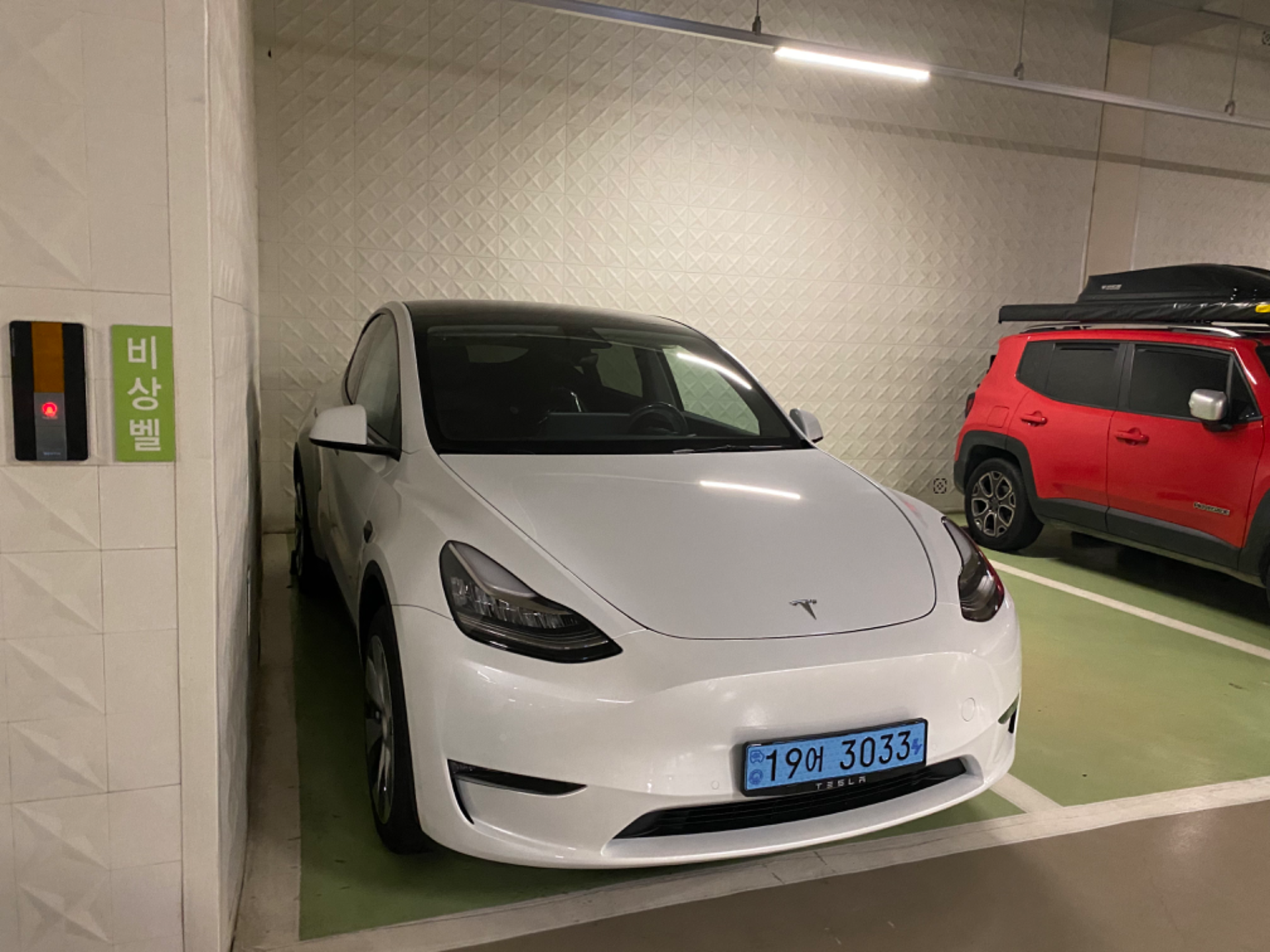 모델 Y 전기(75 KWh) AWD 롱 레인지 매물 썸네일