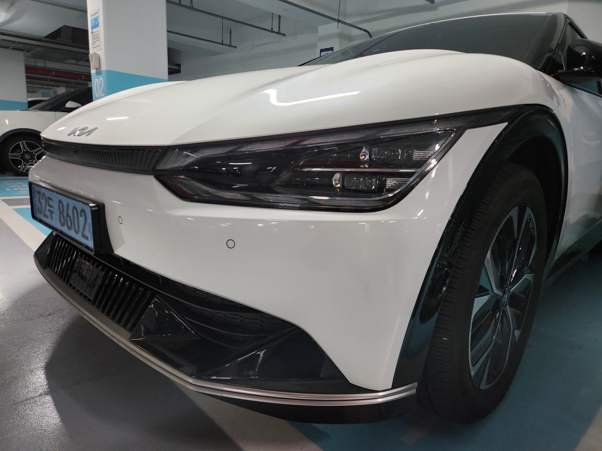 EV6 CV BEV(롱레인지/77.4kWh) AWD 어스(441km) 매물 썸네일