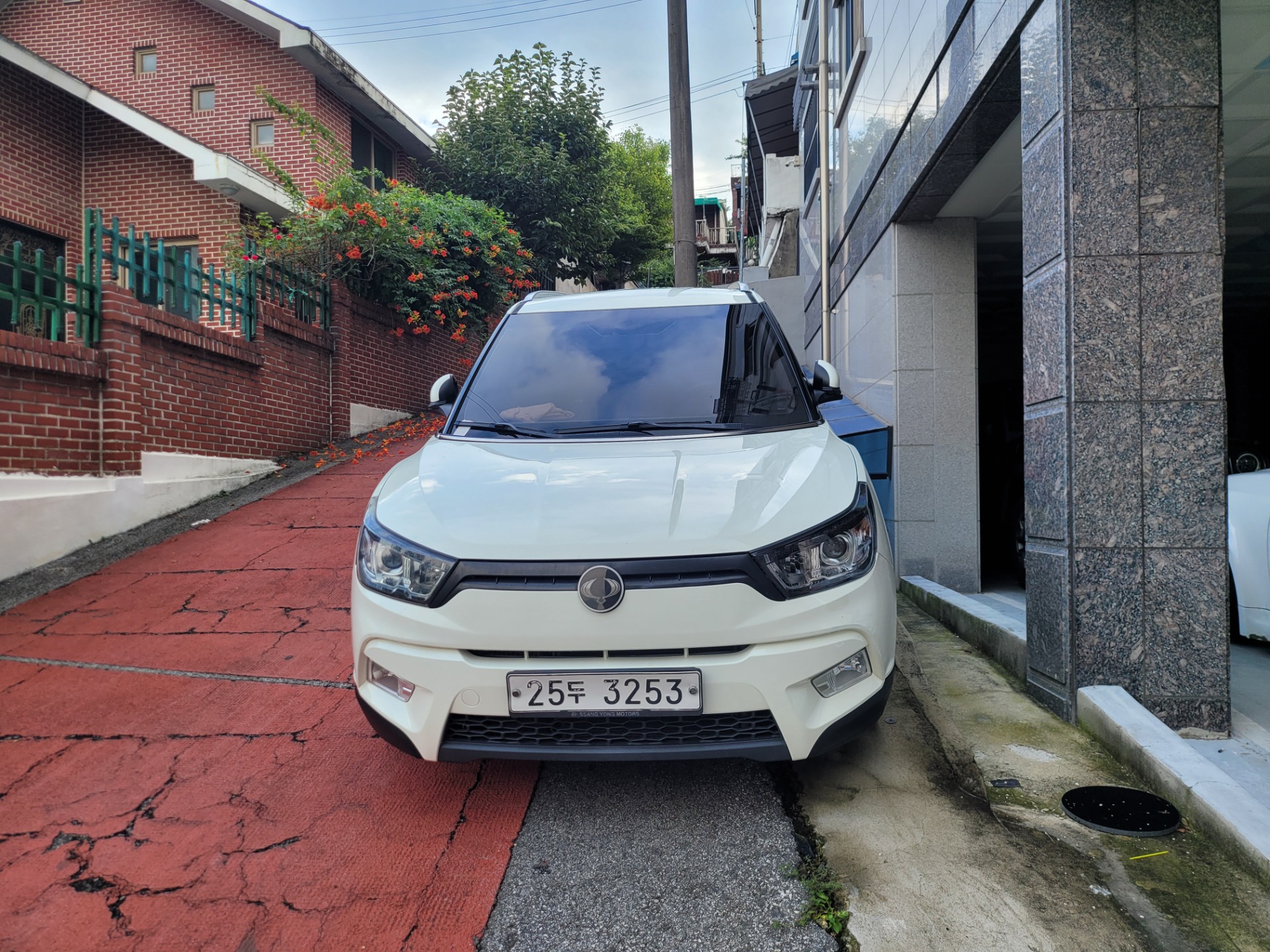 티볼리 X100 5인승(디젤 1.6) 2WD LX 매물 썸네일