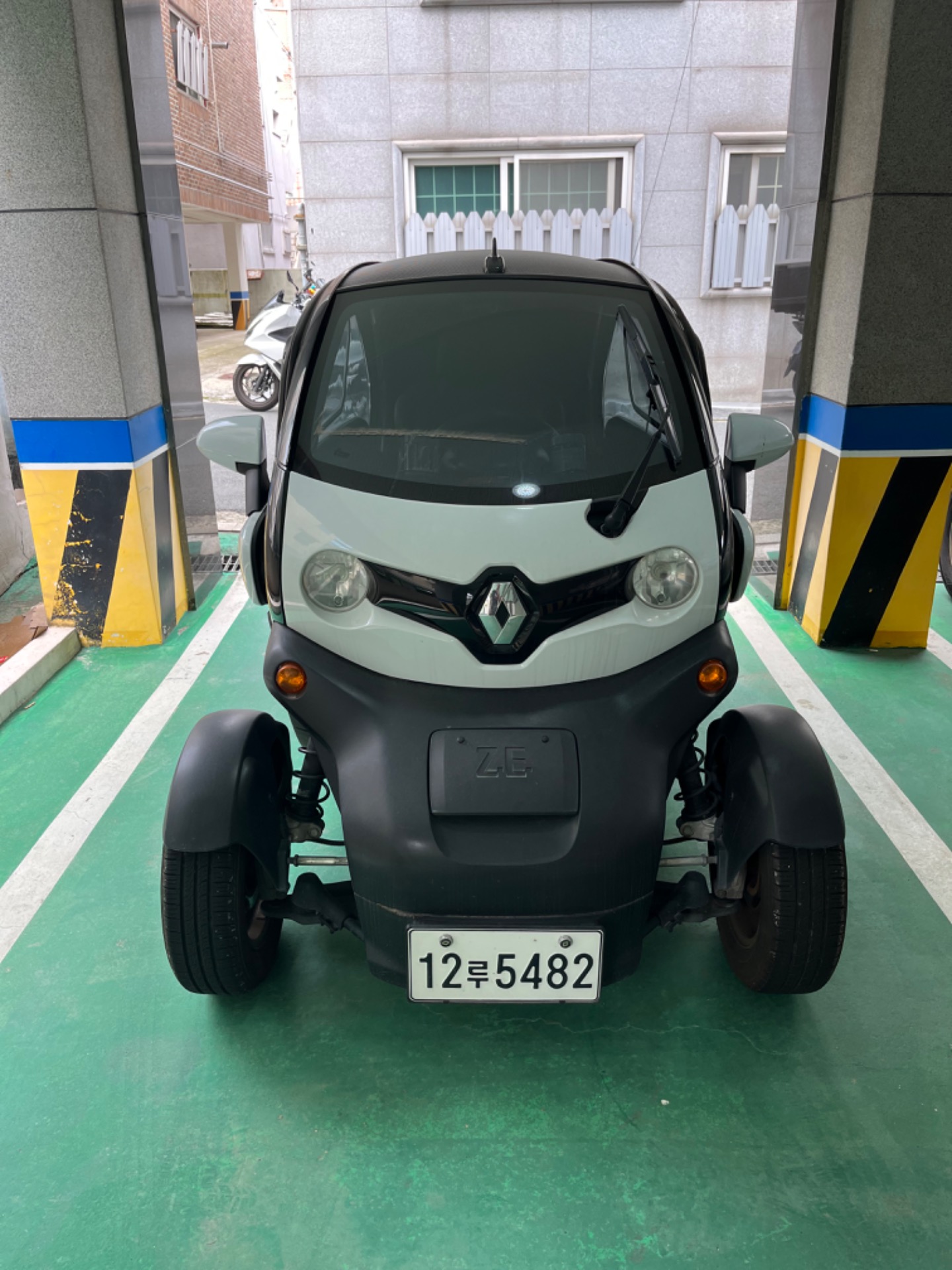 트위지 2인승(6.1KWh) Intens 매물 썸네일