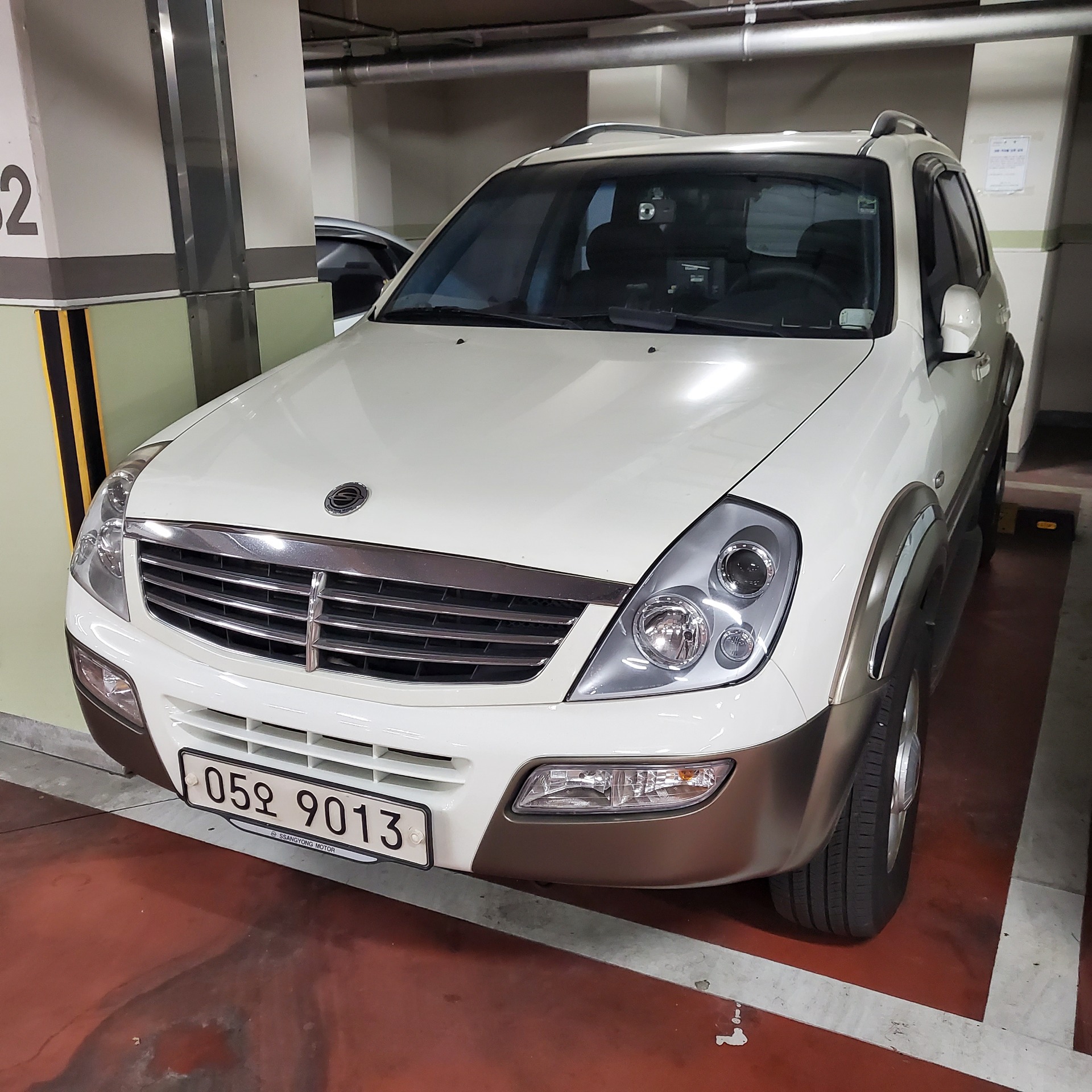뉴 렉스턴 Y200 7인승(디젤 RX5 EDi) 4WD 고급 매물 썸네일