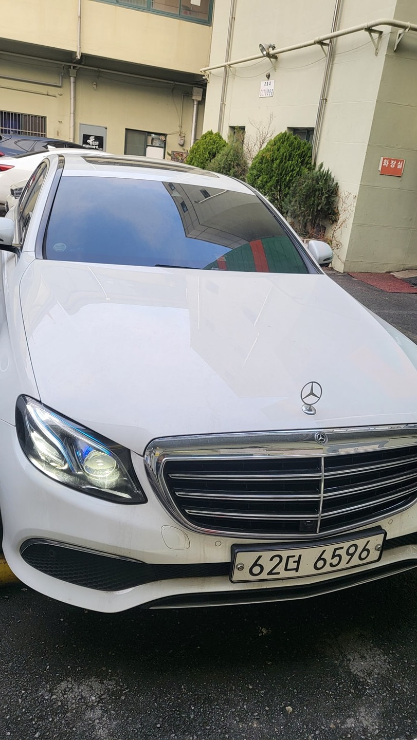 E 클래스 W213 E300 4Matic 익스클루시브 매물 썸네일