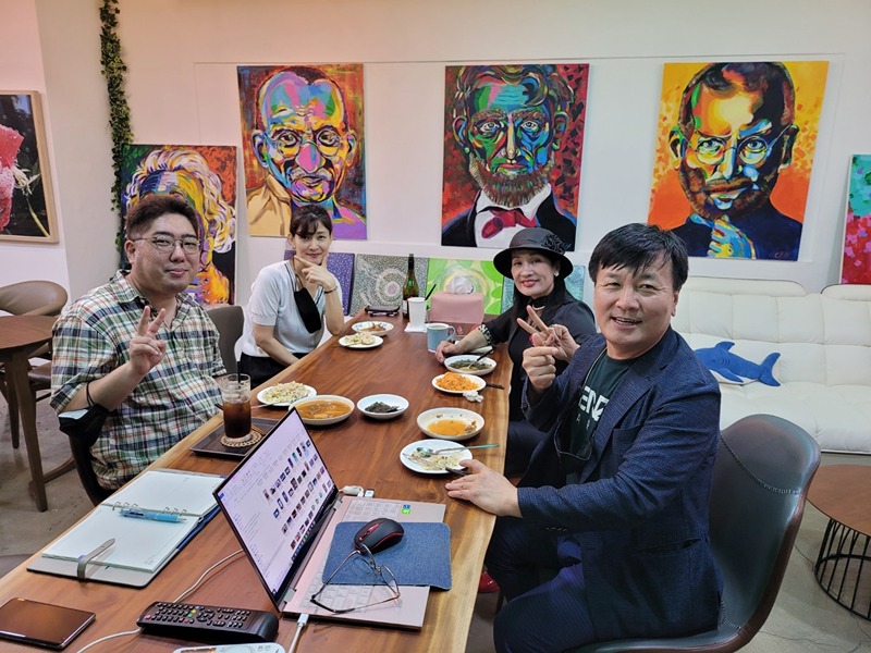 오늘 모임 4분 모였습니다