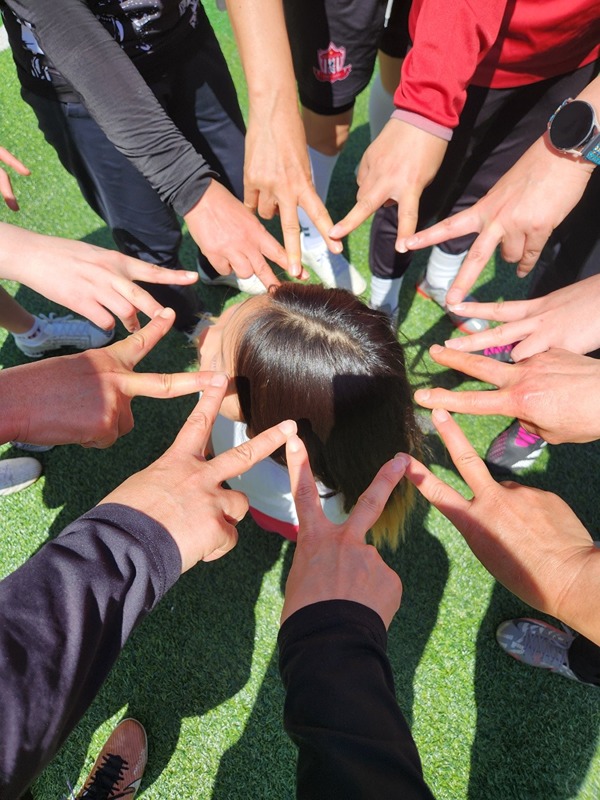 ⚽️안녕하세요 중구 여성축구단⚽️ 입니다!
운동 초보도 할수 있고
축구화가 없어도 참여가능합니다🥅
시원한 바람맞으며 재미있게 운동해요🎵