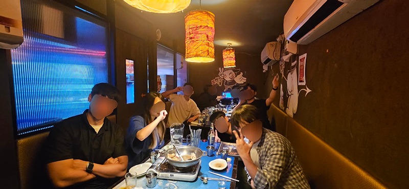 1차 훈춘양꼬치
2차 수다포차
3차 노래방
🔥🔥🔥

90년대생 친목 첫모임!!
다들 만나서 반가웠어요😝

오랜만에 학생때처럼 놀았어요.
다음날 휴무이신 분들 너무 부러워따ㅏ