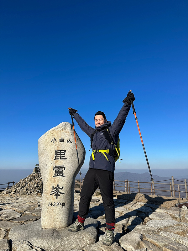 안녕하세요 😄 책은 보약이라는 생각으로 독서모임에 가입하게된 ‘안진우’라고 합니다☺️ 잘 부탁드려요🙏