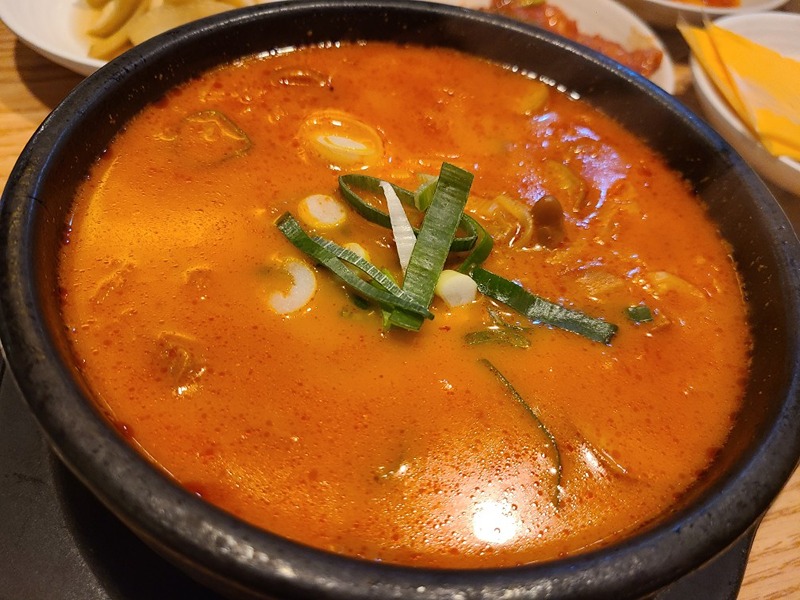3차 마무��리 했는데

국밥 먹고 가자고 하니

모두 콜 어제  벙을 너무 늦께 올려

파장일때 옥지 청출어람 너무

미안합니다