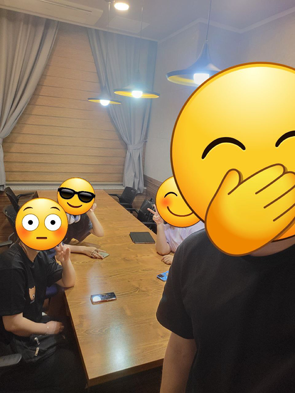 안녕하세요 대전 영어회화 토킹입니다😎

이번에 토킹 첫 모임을 진행해보았습니다. 
회화가 처음이신 분도 계시고, 유창하신 분들도 계셨는데요! 

다들 이렇게 영어로 말할 수 있는 기회가 적다보니 너무 만족하고 가셨습니다❤️

다음번엔 더 많은 분들과 함께 해요!!🫶🏻