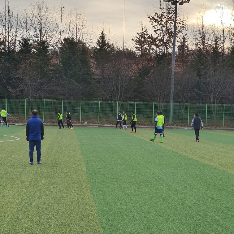 운동��공지^^

3월17일  일요일  오전8시ㅡ10시
장소ㅡㅡ노량진
노들역배수지축구장
상대팀ㅡㅡ본동fc

운동하고픈 누구나 부담없이
참여할 수 있으며
몸풀고  안다치게  차야합니다
좋은분위기에 운동합니다

문의ㅡ***-***-******