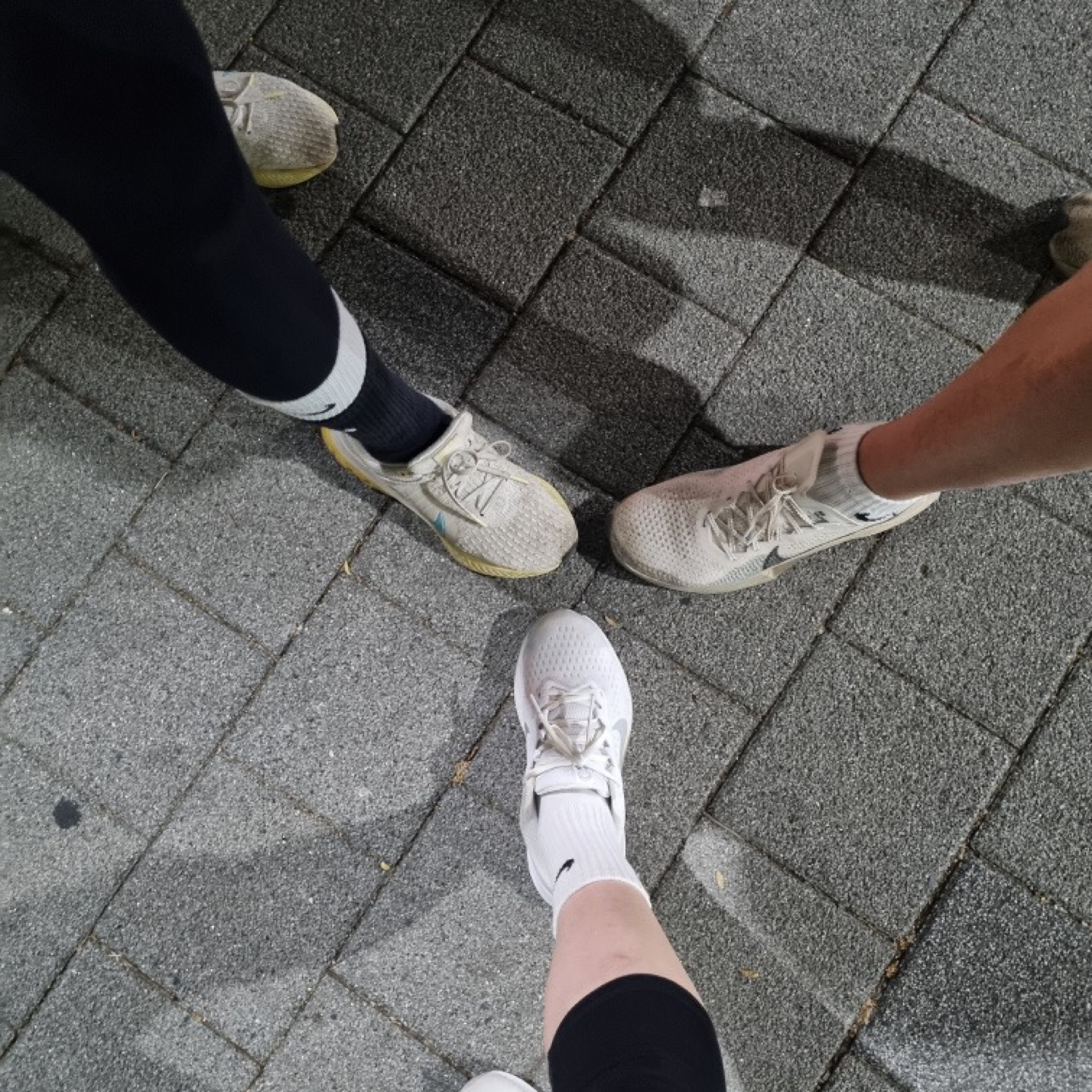 참석하신분들 모두 주종 가리지 않는 애주가로 확인되었습니다.
즐거운 러닝이였어요.