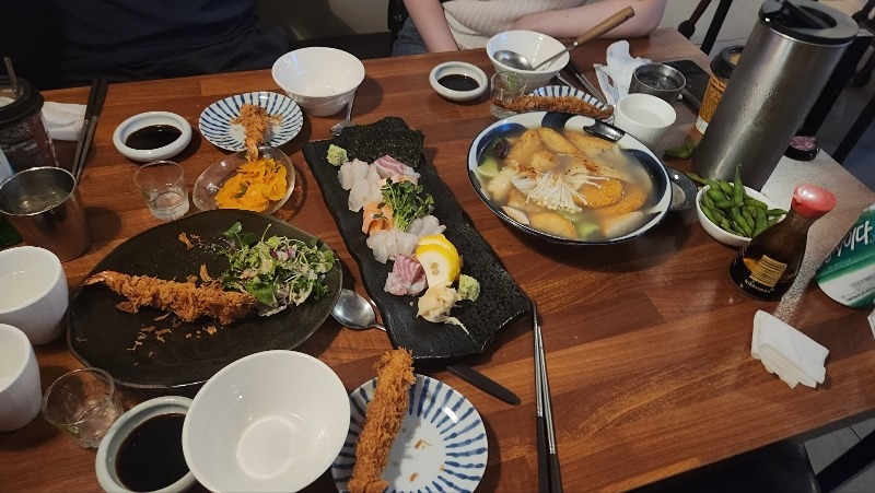 3명이서 1차부터 4차까지 무난무난하게 마무리하고 맛있게 잘먹었습니다~^^

9시간동안 먹고마신건 안비밀ㅋㅋㅋㅋㅋㅋ