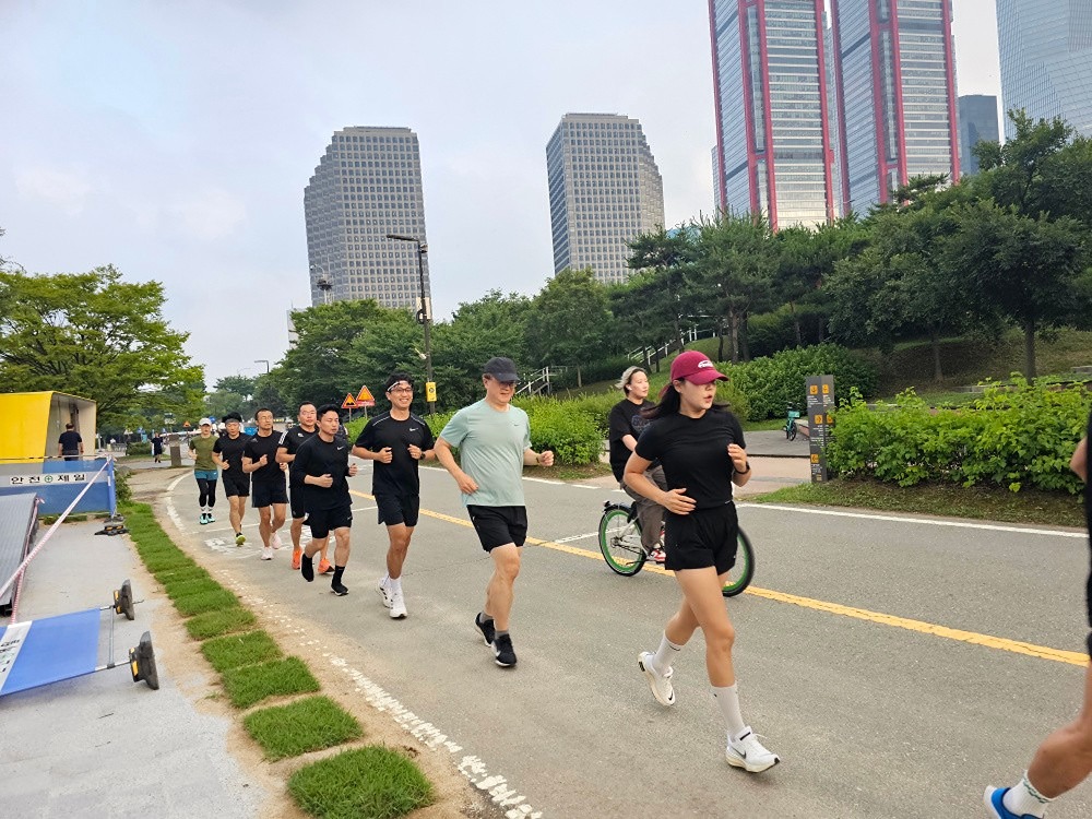 여의도 러닝 메이트 앨범 사진