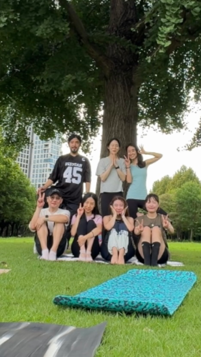 7월 야외요가 기록🌿🧘🏻‍♀️

안녕하세요, 여러분. 
이틀 후면 벌써 8월이 시작 됩니다. 

이번달 7월에는 다행히도 매주 주말 날이 좋아 
야외 요가를 꾸준하게 진행할 수 있었는데요. 

그간 의 기록을 이 자리에서 남겨보려 합니다. 
참여해 주신 여러분 모두 감사의 말씀을 드리며
앞으로도 자주 뵙길 희망합니다.

행복한 한주 되셔요🫶🏻