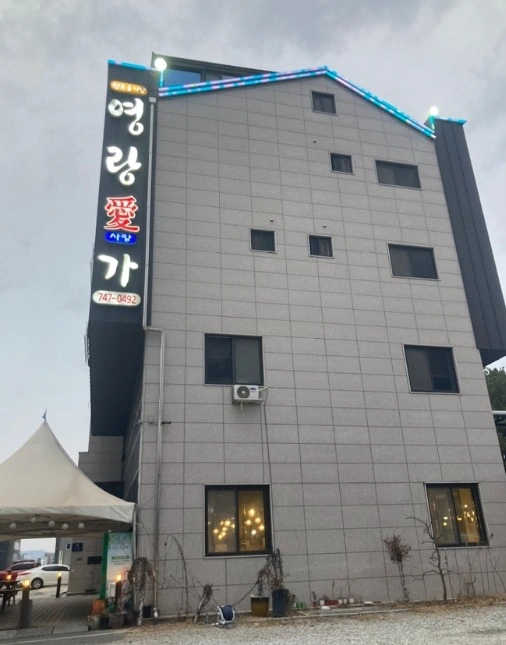 홀서빙 알바(오전반) / 정직원(종일반) 채용합니다.