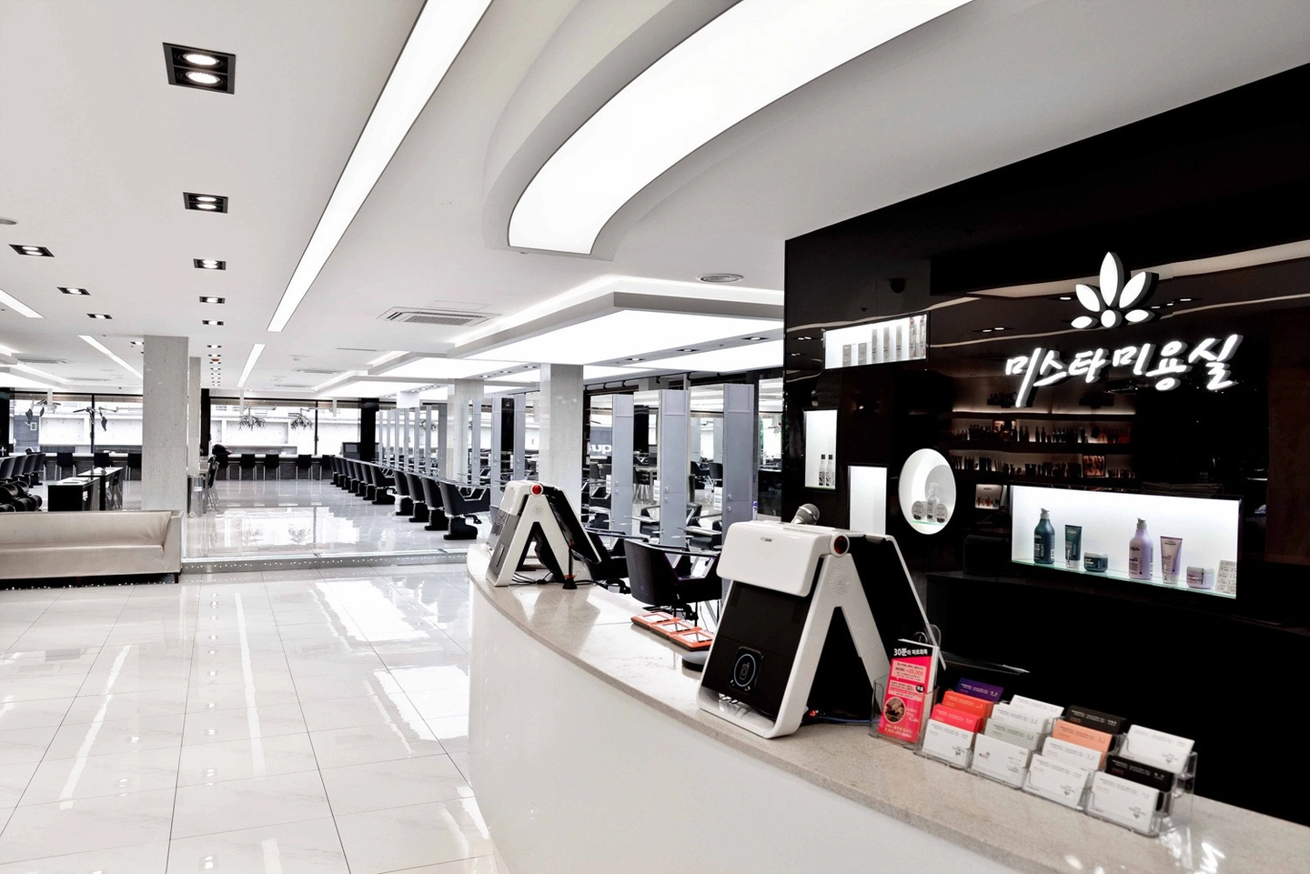 미스타미용실에서 "인턴" "디자이너"모집.