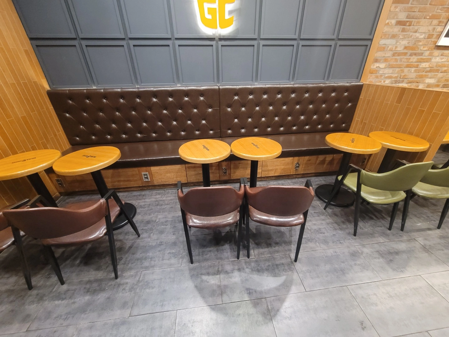 메가커피 주말오픈/주말미들/평일1-2일마감