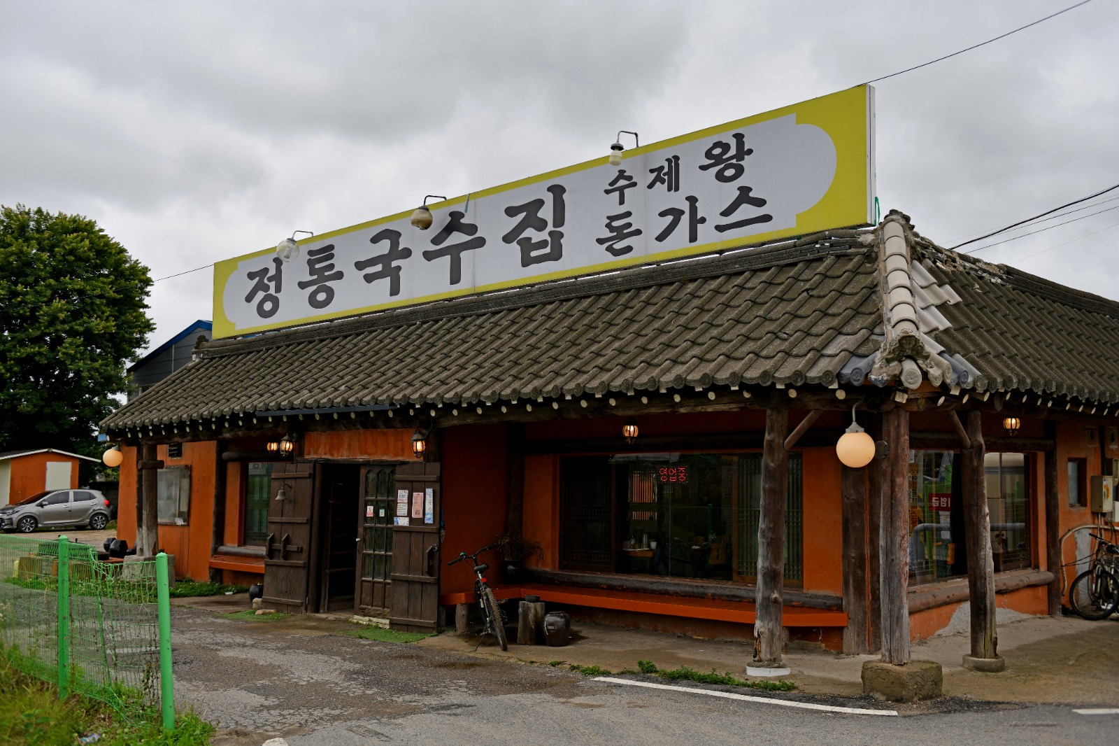 홀 평일  알바구합니다 공고 썸네일