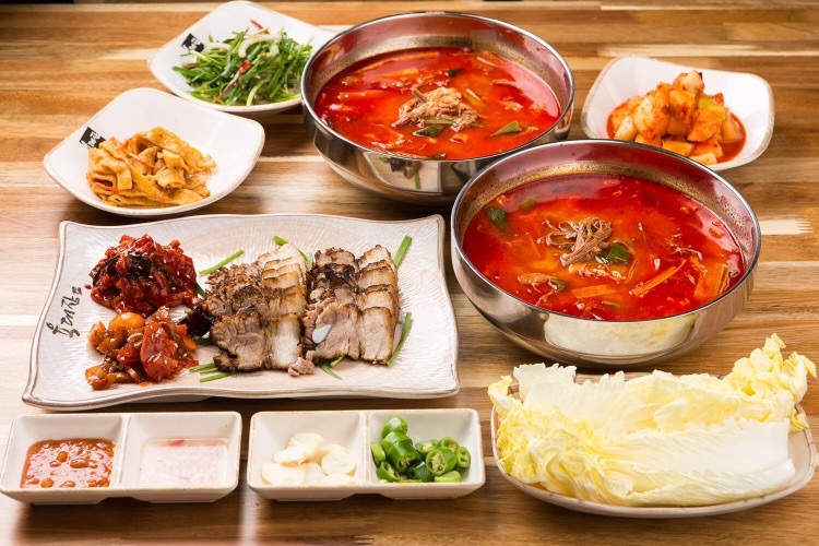 주말 홀서빙 알바 구합니다 공고 썸네일