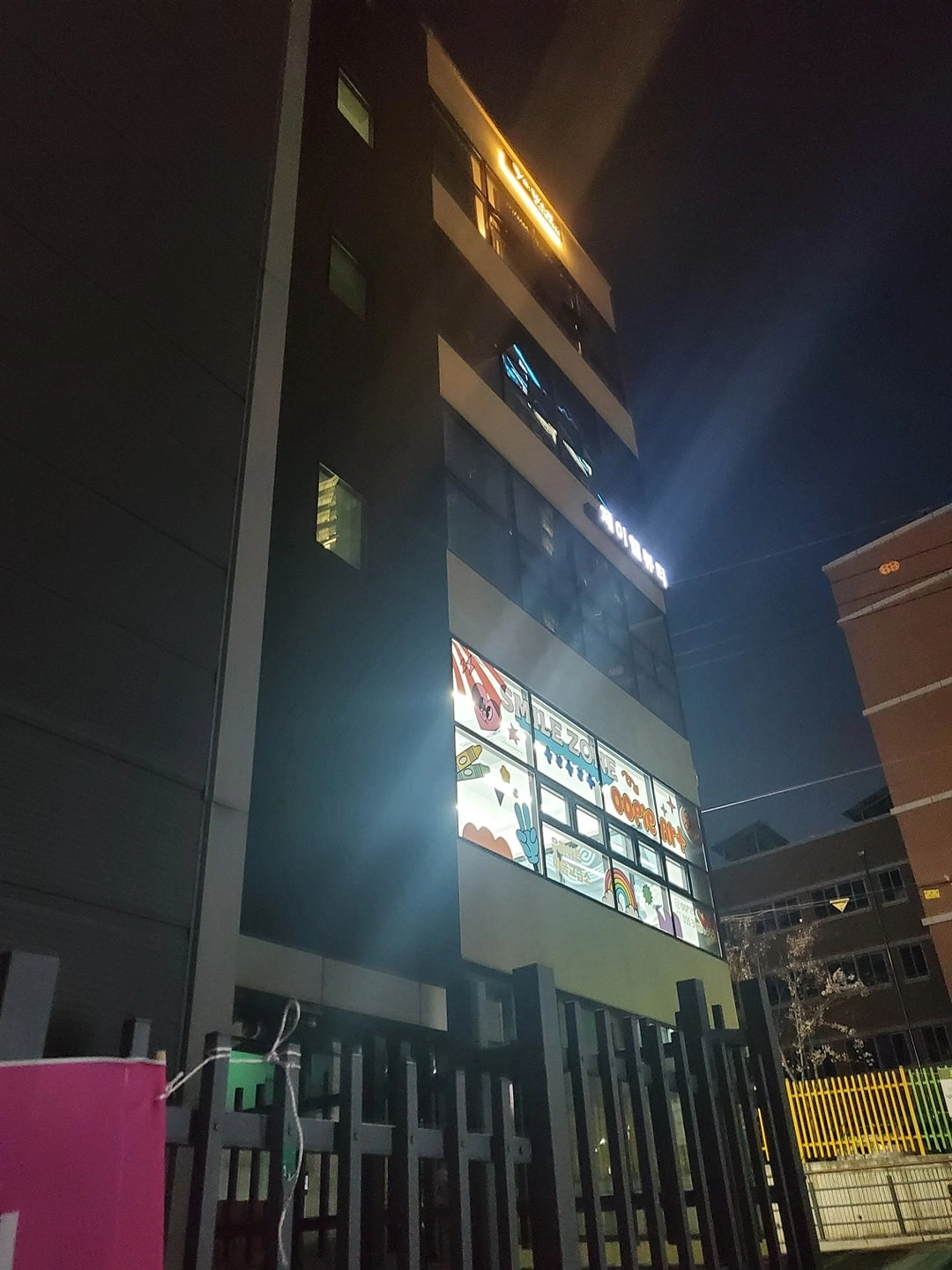 사무공간 15평 화장실 2칸 청소가능하신분 구합니다