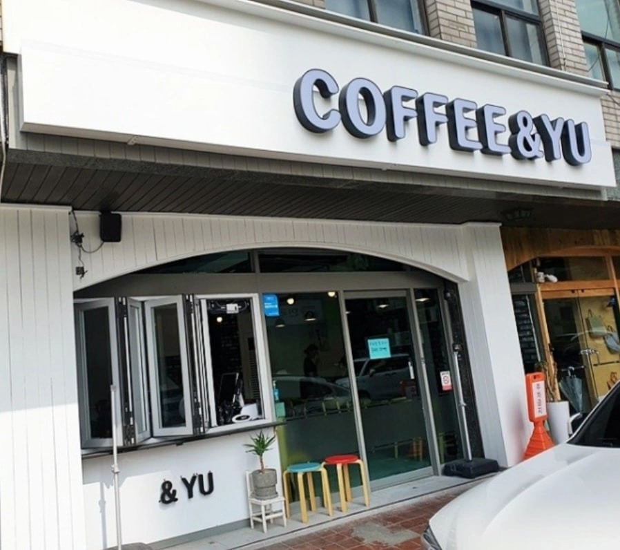 카페 미들 파트타임 구합니다!