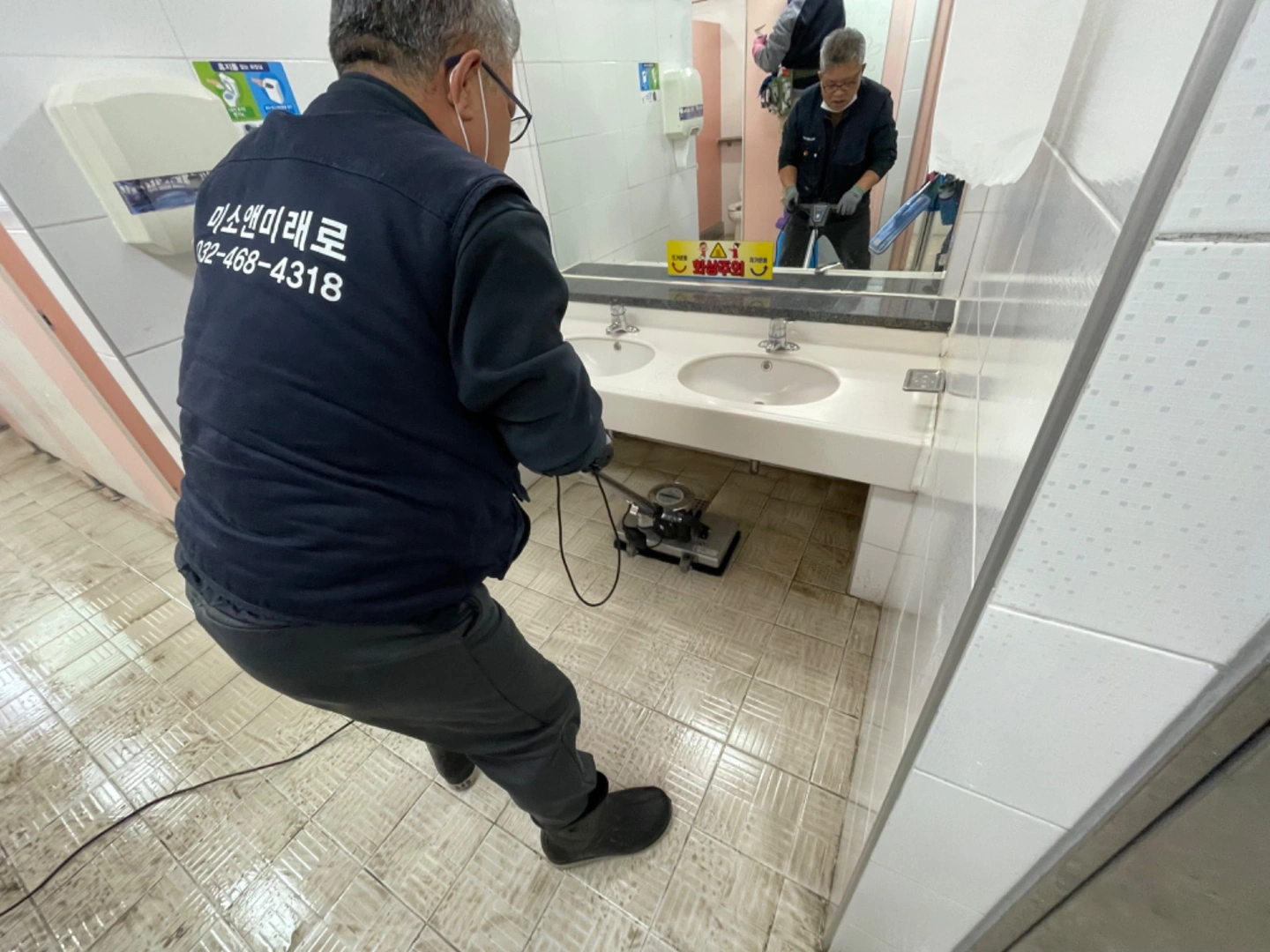 내일 일요일 학교청소인력 급구 합니다.
