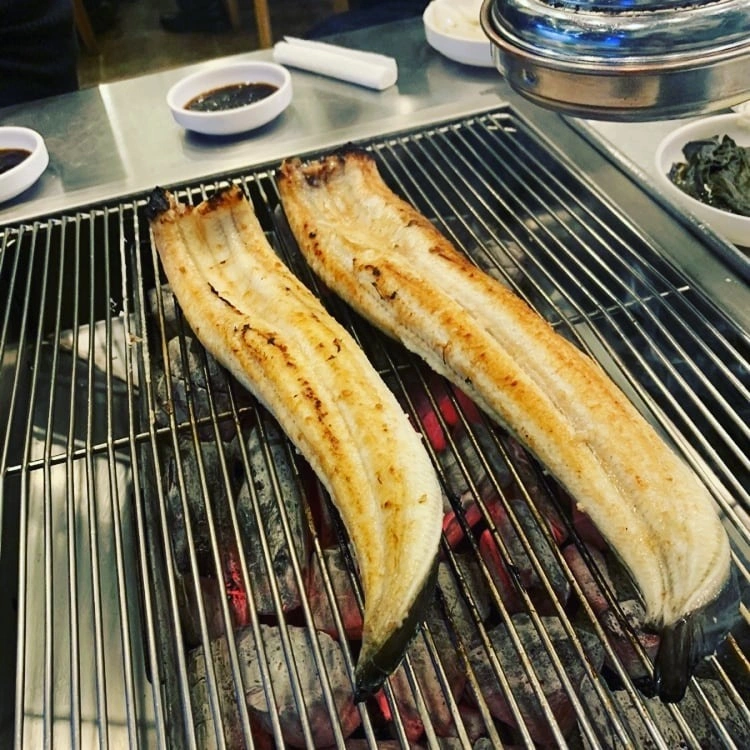 서빙 아르바이트생 구합니다