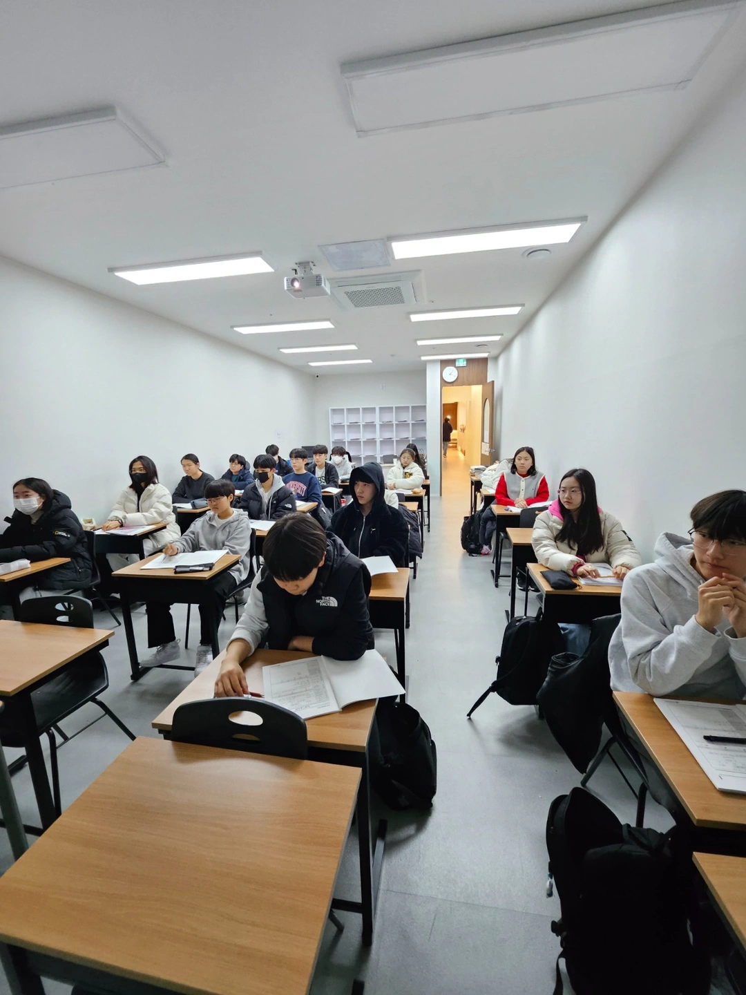 영어 중ㆍ고등 첨삭가능한 분 찾습니다.