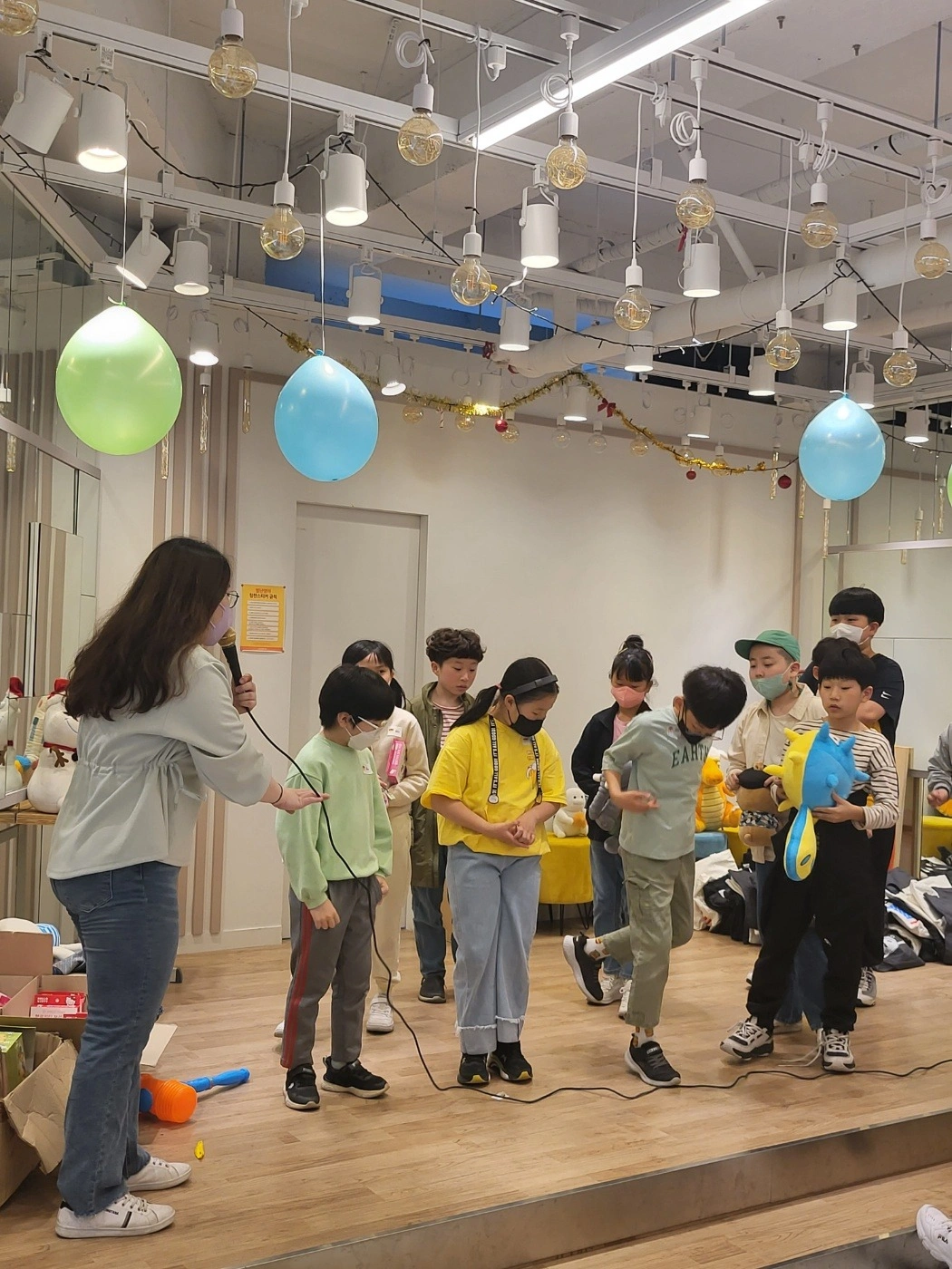 금요일마다 3ㅡ6시 영어회화수업해주실분구함